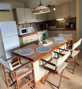 Kuchyň nebo kuchyňský kout v ubytování BeachBums Hideaway