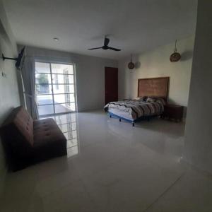 Casa Playa房間的床