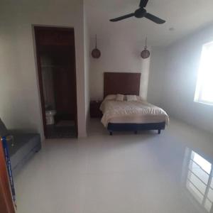 Casa Playa房間的床