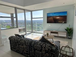 TV a/nebo společenská místnost v ubytování KMG Apartments at The Apex