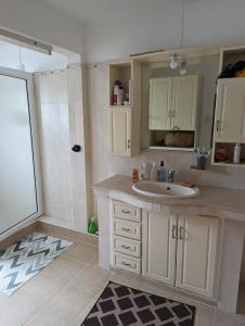 Gallery image of Blue Jays Holiday Home - 3 bedrooms in Blue Bay