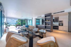 Η κουζίνα ή μικρή κουζίνα στο 拉威Eva8 三卧海边别墅 近拉威海鲜市场