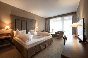 Postel nebo postele na pokoji v ubytování Dominik Alpine City Wellness Hotel - Adults only + 37 fotografií