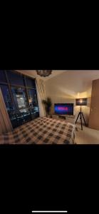 Shared Apartment In Dubai Hills客房内的一张或多张床位