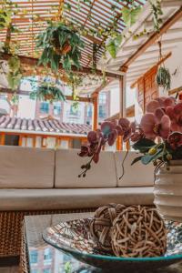 a table with a vase of flowers on a table at HOTEL BOUTIQUE EL CAMPANARIO in San Gil