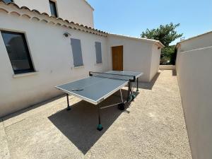 Πινγκ πονγκ στο Villa Vintour ή εκεί κοντά