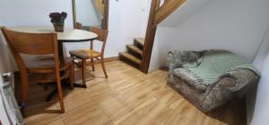 Coin salon dans l'établissement HOSTAL LA MODERNA