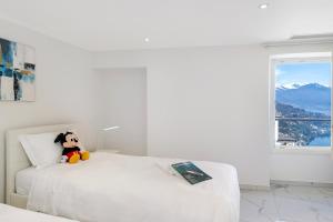 Letto o letti in una camera di Red View Apartment - Happy Rentals