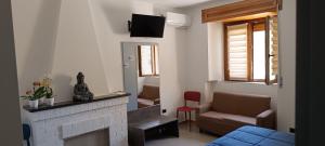 A television and/or entertainment centre at All inBasilicata Bed & Breakfast