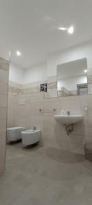 A bathroom at All inBasilicata Bed & Breakfast