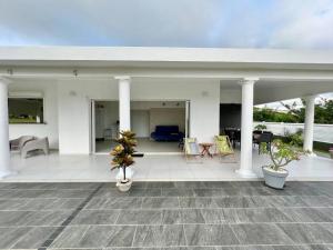 Μπαλκόνι ή βεράντα στο Magnifique Villa avec Piscine et mer