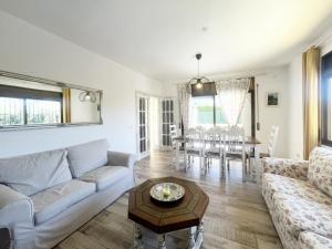 Posezení v ubytování Villa Esperanza 4bedroom villa with air-conditioning & private swimming pool