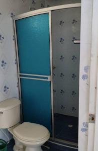 a bathroom with a toilet and a shower at Villa ilusiones in Grecolandia +9 photos