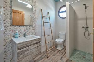 A bathroom at Rincón de Marco y María