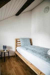 Ένα ή περισσότερα κρεβάτια σε δωμάτιο στο Nimbuzzz Apartments