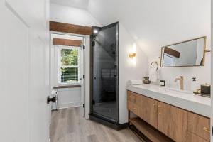 Ένα μπάνιο στο The Shire 255 C - The Slate Loft +23 φωτογραφίες