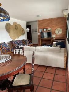 Nhà bếp/bếp nhỏ tại Casa da Árvore Bertioga
