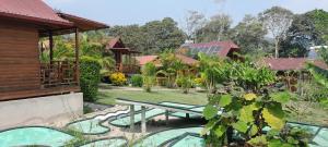 Aed väljaspool majutusasutust Chontaqui Eco-Lodge