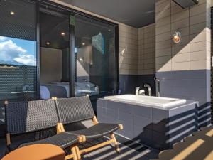 Fotografie z fotogalerie ubytování Mt Fuji View and Private Sauna Ryokan Shizuku v destinaci Yamanakako