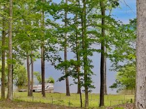 Foto de la galería de Waterfront - Luxury RV - Sleeps 6 en Etoile