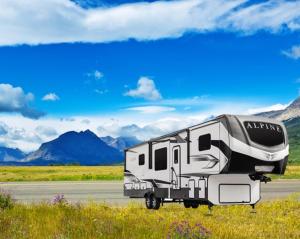 Foto de la galería de Waterfront - Luxury RV - Sleeps 6 en Etoile 41 fotos más