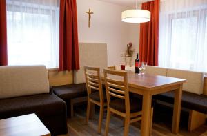 Posedenie v ubytovaní Apart Auhof