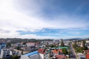 Nespecifikovaný výhled na destinaci Dalat nebo výhled na město při pohledu z hotelu