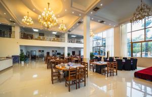 Um restaurante ou outro lugar para comer em 小红马民宿