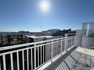 Uma varanda ou terraço em Savoy City Hotel
