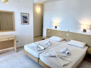 Cama ou camas em um quarto em Savoy City Hotel