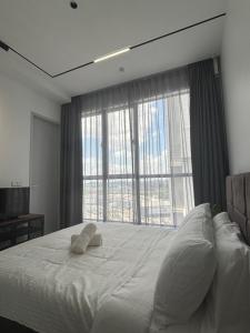 Postel nebo postele na pokoji v ubytování Skytrees Comfort Room With Simple Design Concept