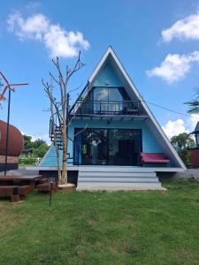 Κήπος έξω από το Nakorn resort & cafe
