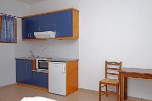 A kitchen or kitchenette at Rosa's Beach Studios