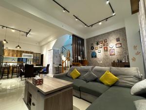 a living room with a couch and a table at 嵐恬苑-寵物友善包棟民宿 in Yilan City