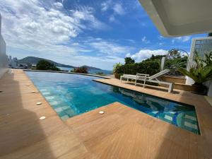 Bazén v ubytování Andaman Hill Pool Seaview nebo v jeho okolí