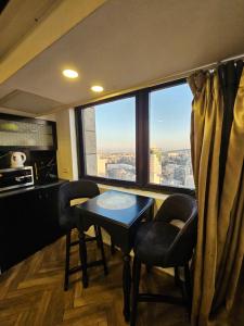 Una cocina o cocineta en 16th floor