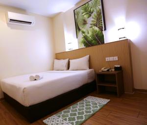 Postel nebo postele na pokoji v ubytování ECO Hotel at BBCC