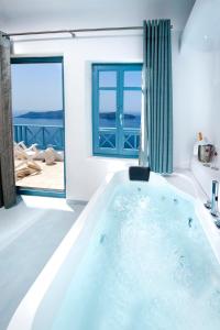 Tempat tidur dalam kamar di Absolute Bliss