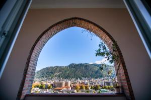 O vedere generală la munți sau o vedere la munte luată de la acest apartament