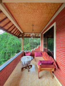 Balkón nebo terasa v ubytování Kajeng Bungalow