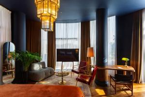 Posezení v ubytování Zorba&Bond Boutique Hotel