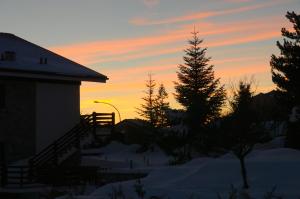 Východ nebo západ slunce při pohledu z bed and breakfast nebo okolí