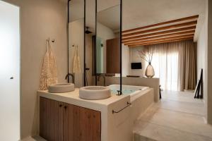 Koupelna v ubytování Tesoro Elegant escapes- suites