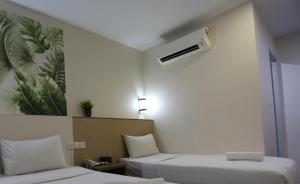 Postel nebo postele na pokoji v ubytování ECO Hotel at BBCC