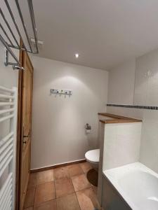 Ένα μπάνιο στο Appartement 202 Geroli Lac d'Annecy
