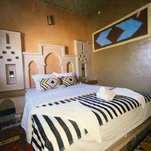 Postel nebo postele na pokoji v ubytování Riad Hassi Labied Merzouga