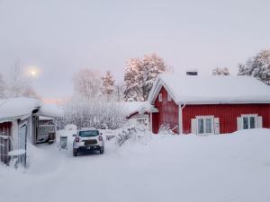 Arctic Circle Cabin v zimě