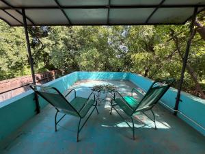 Bazén v ubytování Sharad Baug homestay nebo v jeho okolí