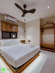 Postel nebo postele na pokoji v ubytování Ipoh Tiga Pool Villa by Papahost
