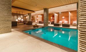Bazén v ubytování Hotel Piz Buin Klosters nebo v jeho okolí